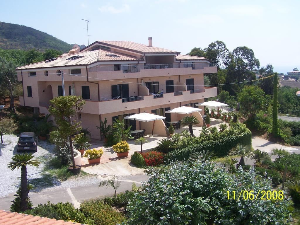 Residence Floritalia - Ricarica Auto Elettriche Santa Domenica Kültér fotó