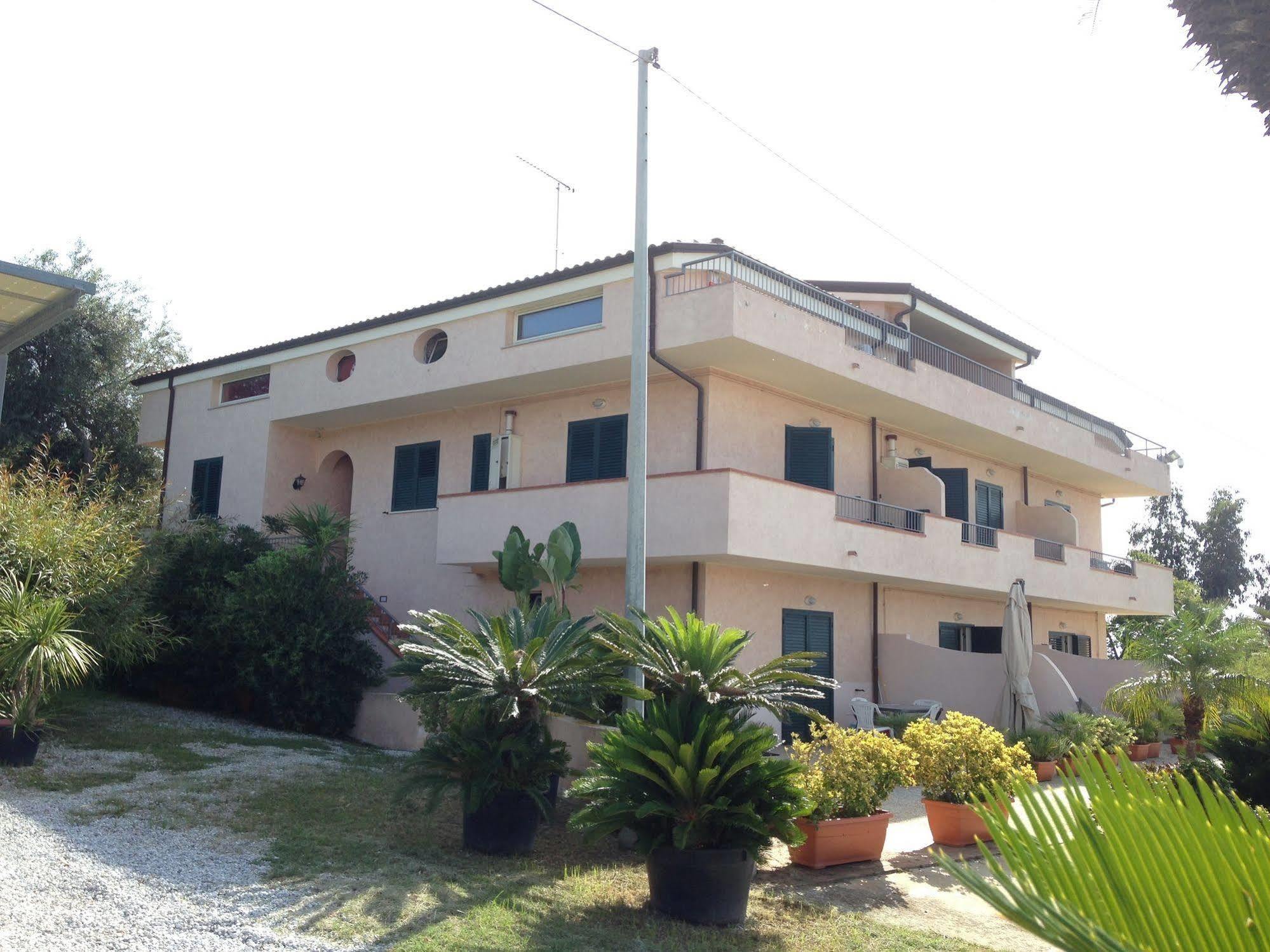 Residence Floritalia - Ricarica Auto Elettriche Santa Domenica Kültér fotó